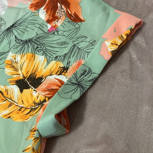 EXPRESS FLORAL TUNIC-NWT🌸 - Picture 4 of 7